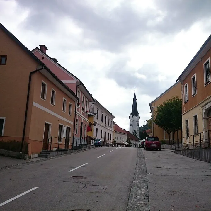 Ogled povečano sliko Pogled po starem trškem jedru Kozjega, izhodiščnem kraju kolesarske poti 17.