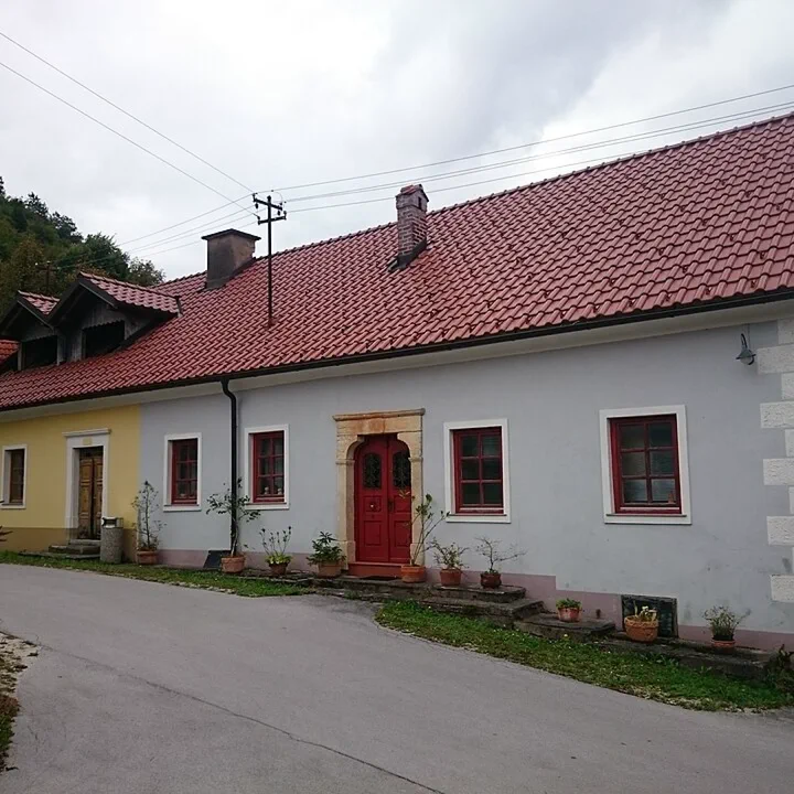 Ogled povečano sliko Hiši v trškem jedru Pilštanja, izhodiščnem kraju pešpoti.